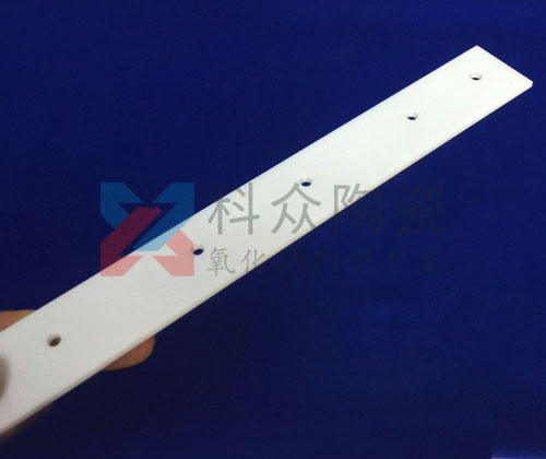 在獲得高純氧化鋁粉體后如何燒結(jié)制備胚體？
