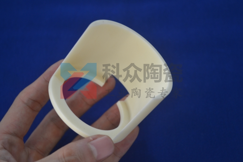 對比傳統(tǒng)鋼材氧化鋁陶瓷具有哪些優(yōu)勢？